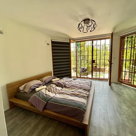 Apartment Peaceful Pleasure & Free Private Parking *