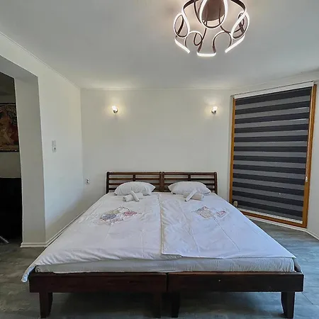 Apartman Peaceful Pleasure & Free Private Parking